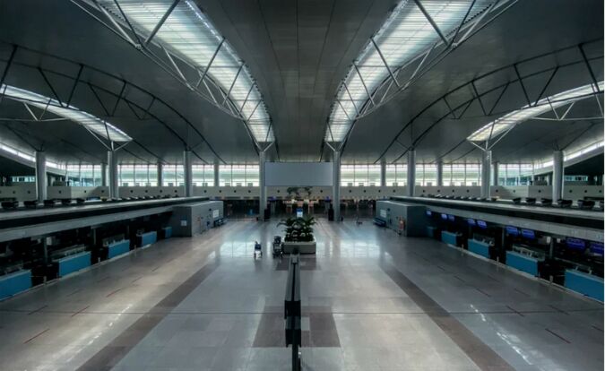 2 月 15 日，新山一机场国际航站楼的图像空无一人