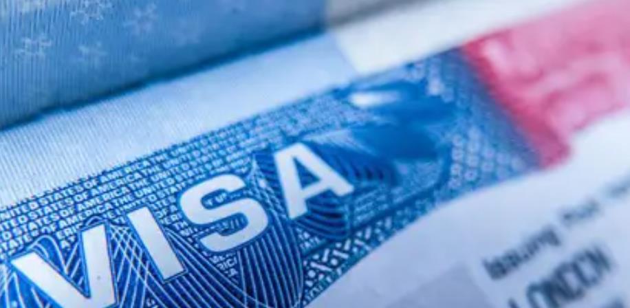 请问美国旅游签证属于B1还是B2？