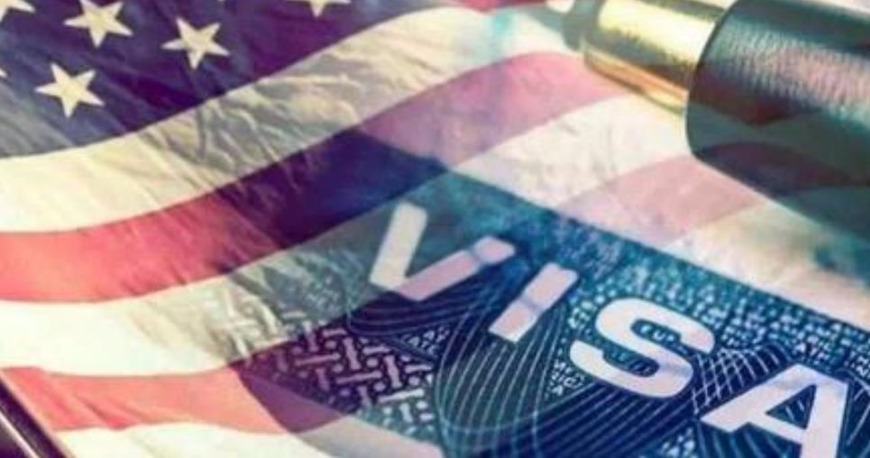 美国10年有效旅游签证没有及时进行两年EVUS更新，还可以用吗，能进行更新EVUS吗?